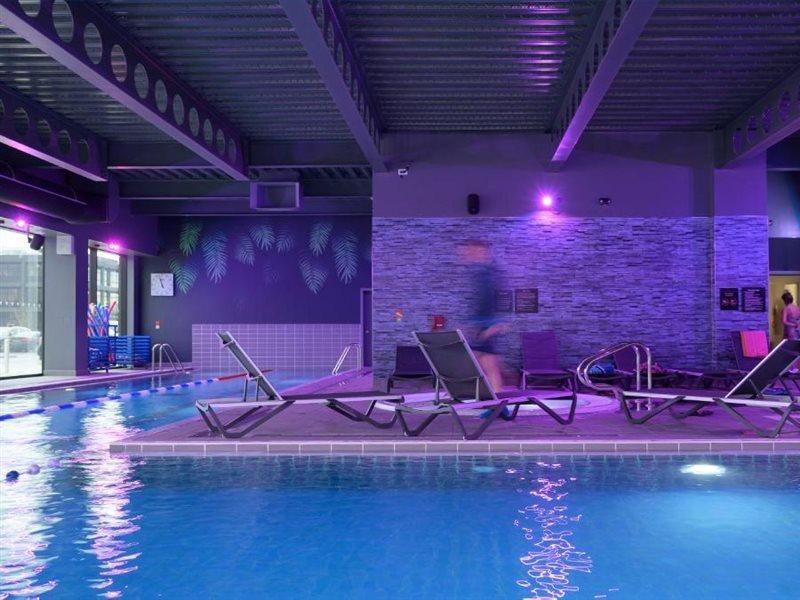 Village Hotel Бейсінгсток Екстер'єр фото